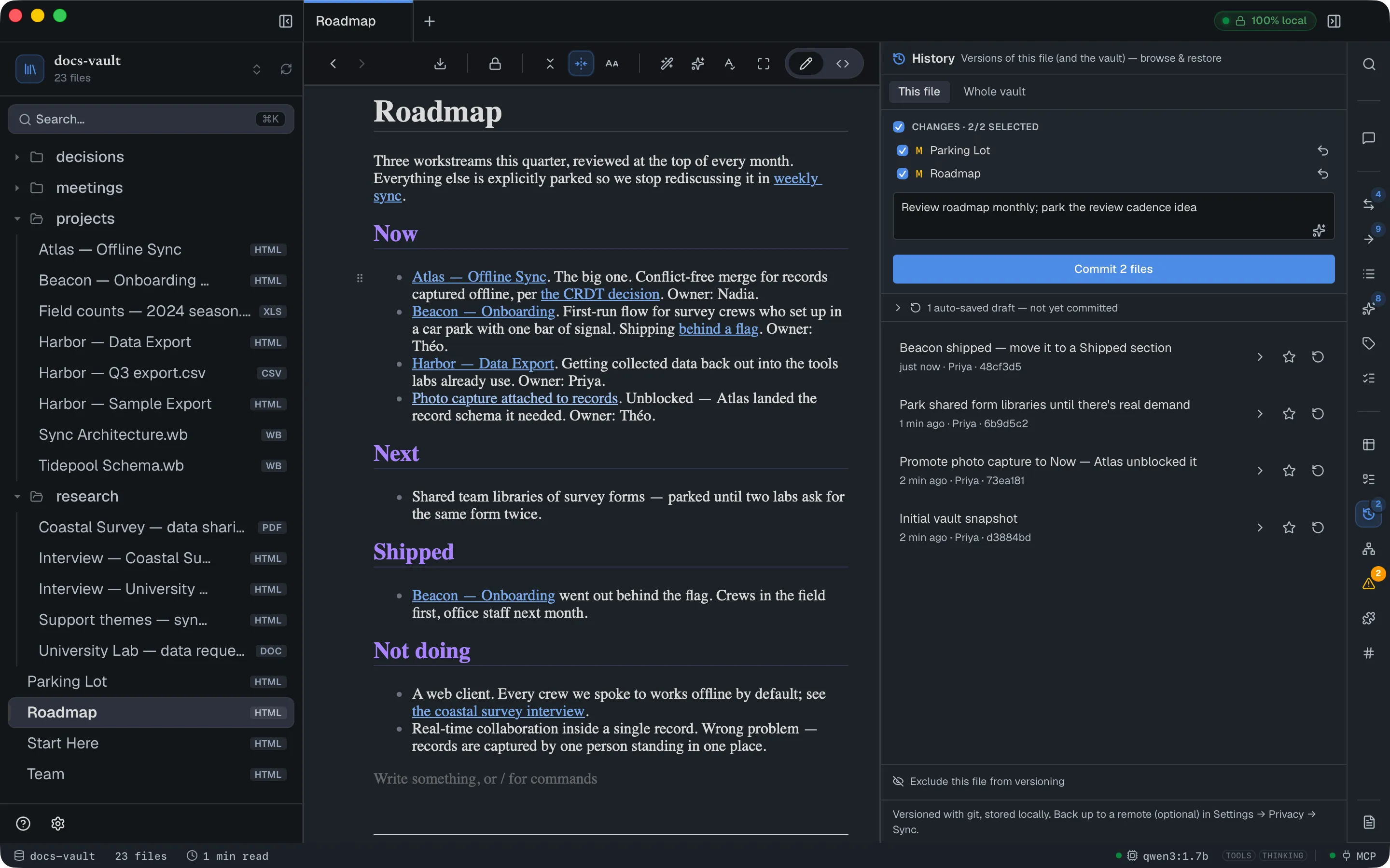 The History panel open beside a note: two uncommitted changes with checkboxes and a commit message box, and below it four saved versions with their times, author and short hashes.